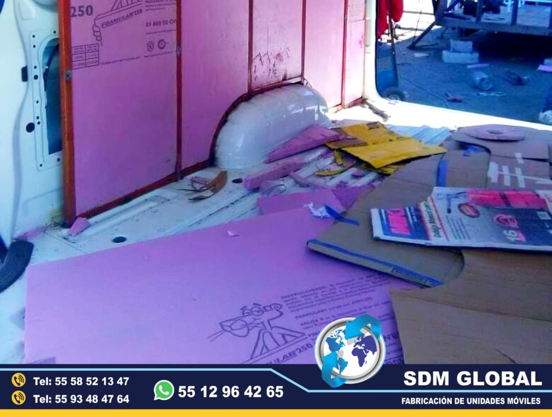 Conversion de unidad movil de policia de genero rosa atencion