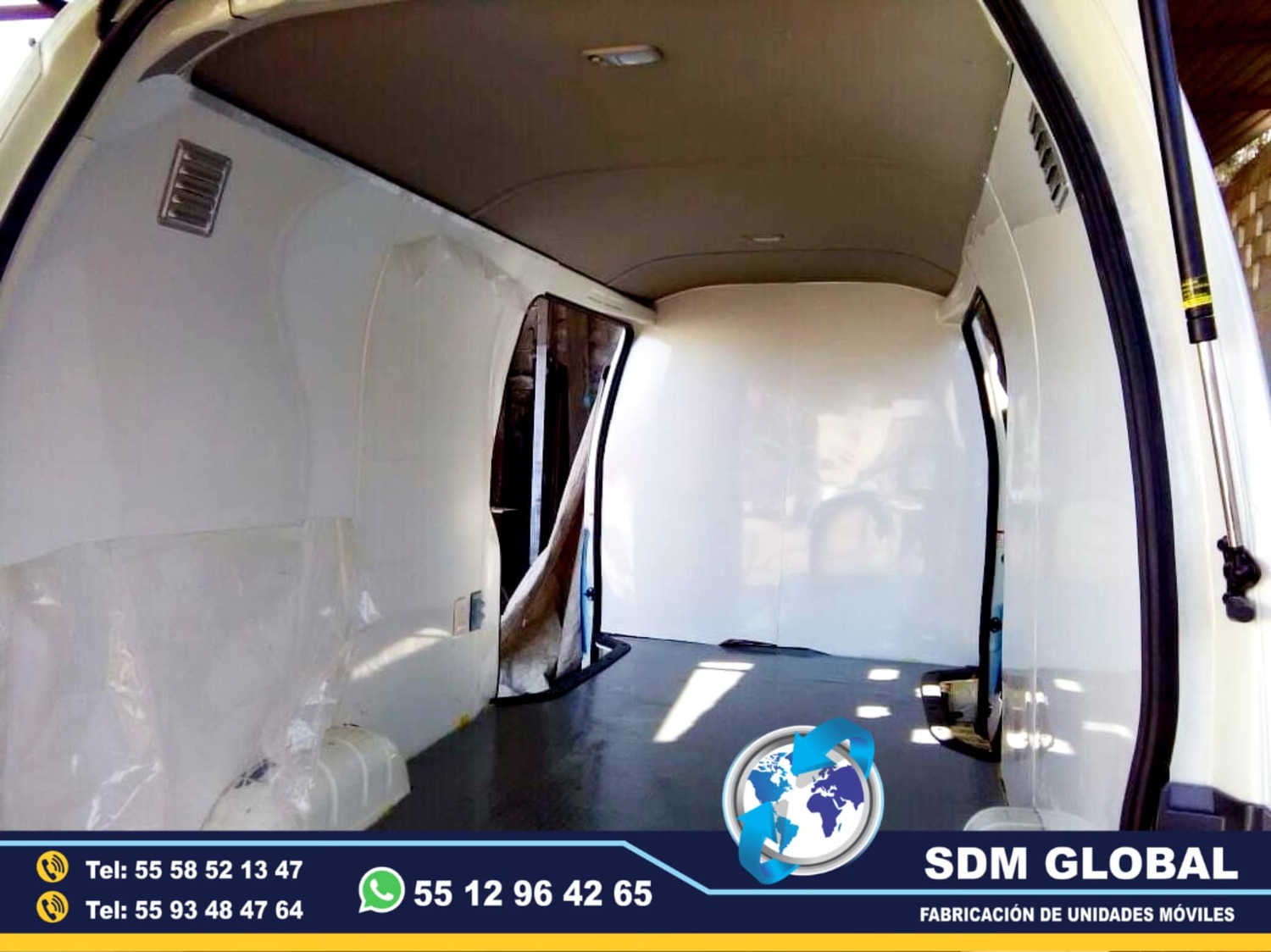 Conversion de unidad movil de policia de genero rosa atencion